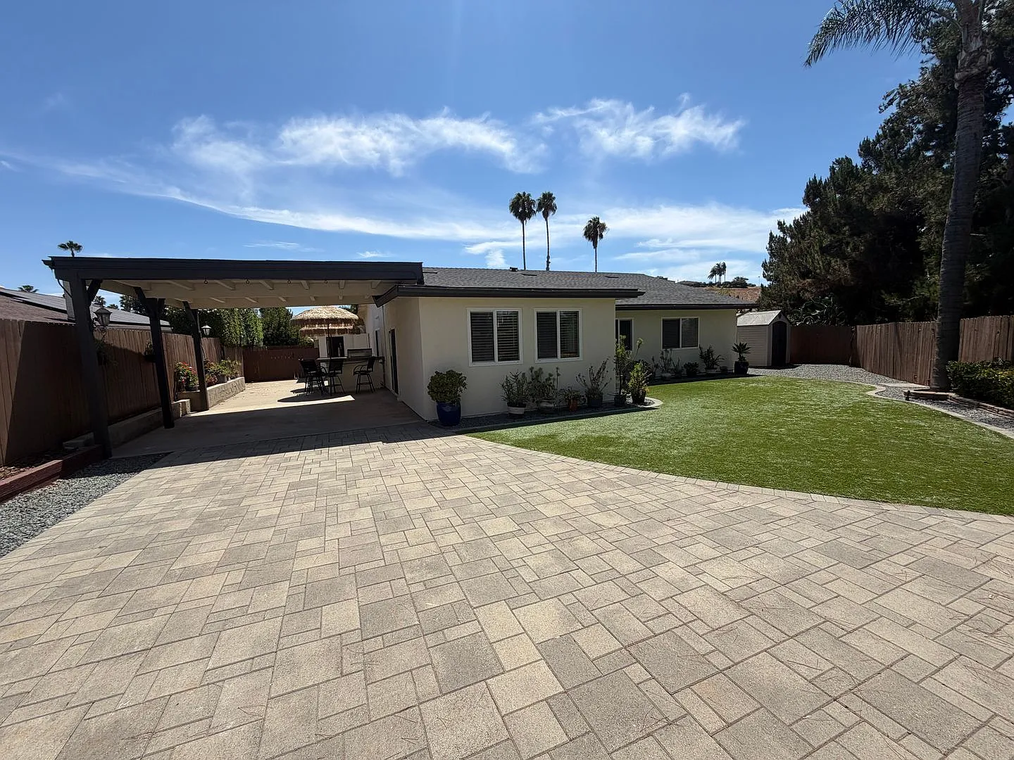 3-bed 2 bath home with extra room — Photo 2
