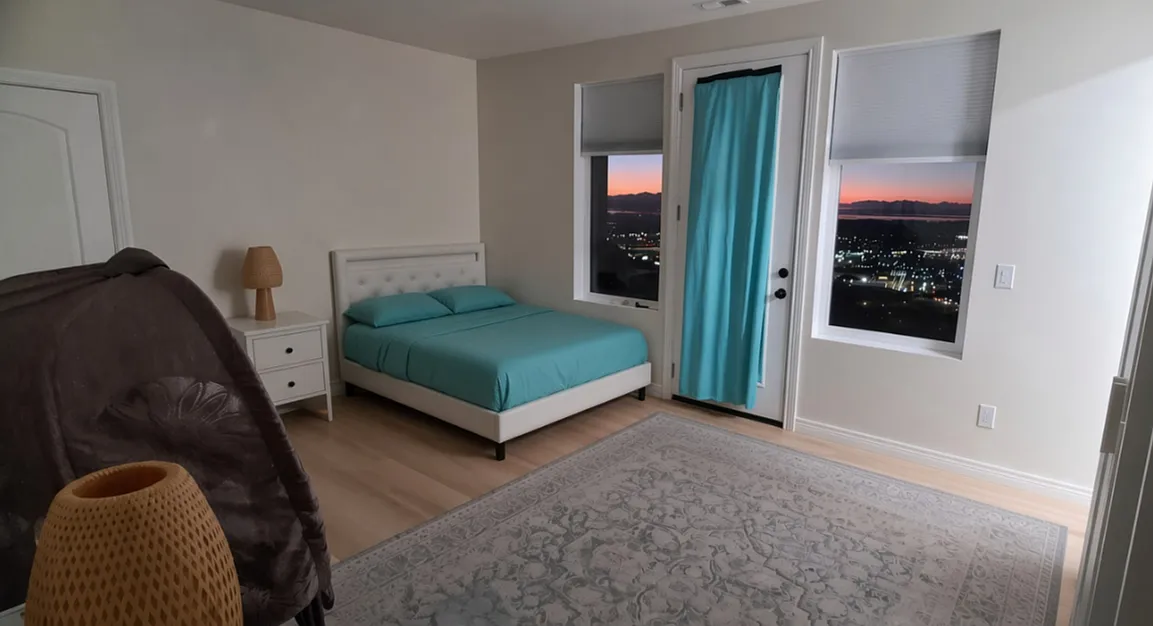 6 bed, 5800 sqft, $1,100 — Photo 2