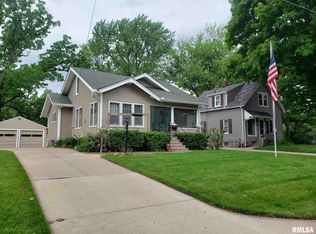 903 37th St, Moline, IL 61265