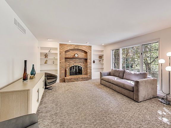 4th image of 4408 Thornbury Dr E