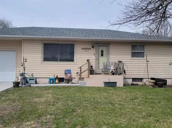 1327 E 14th St, York, NE 68467