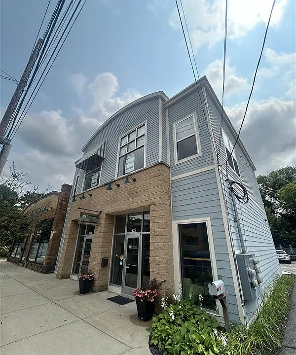 920 Wealthy St SE