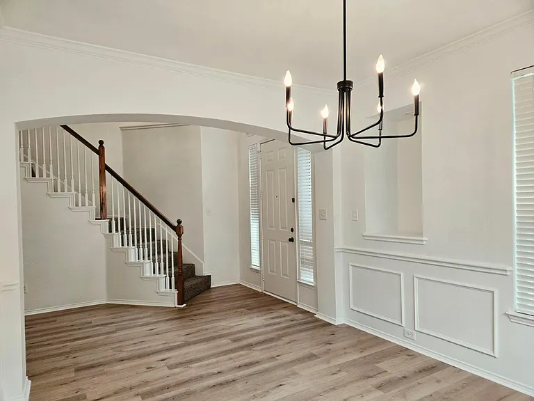 2040 Londonderry Dr — Photo 7