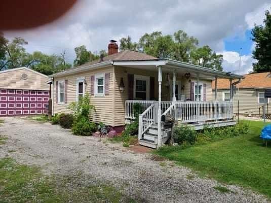2nd image of 1424 N Luett Ave