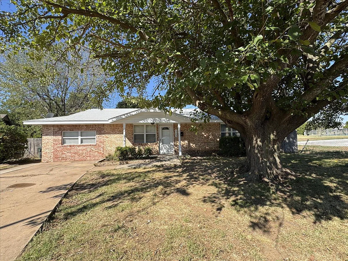 3 bed, 2.0 bath, 1500 sqft, $1,695 — Photo 1