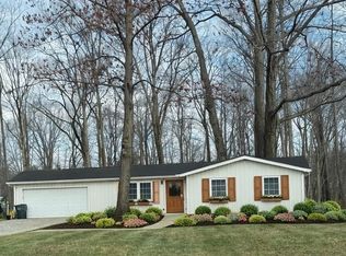 8822 Beacon Hill Dr, Chagrin Falls, OH 44023