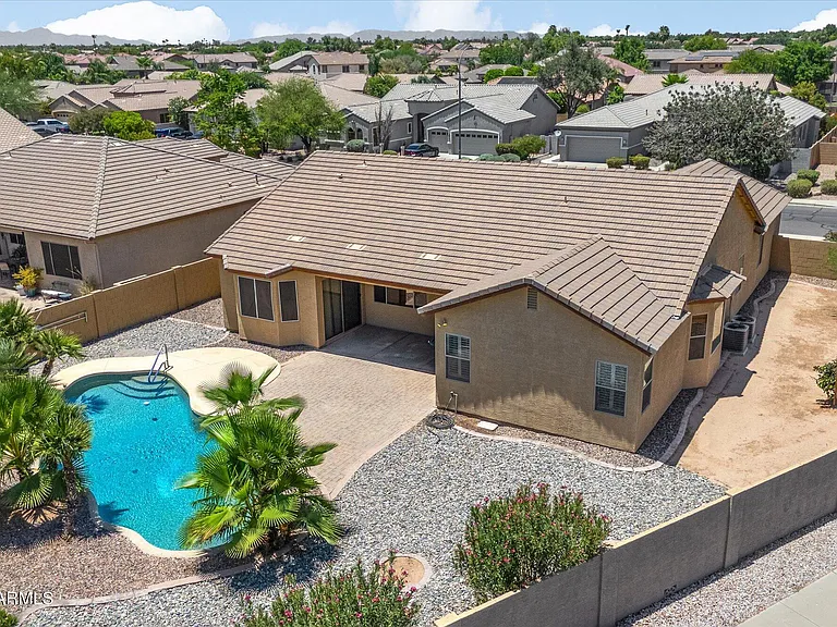 2619 E Hazeltine Way — Photo 31