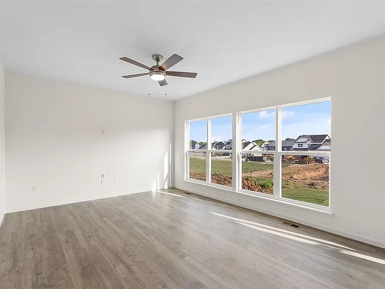 414 Sweetgrass Dr — Photo 3