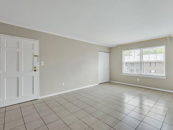2nd image of 1015 Barclay Sq