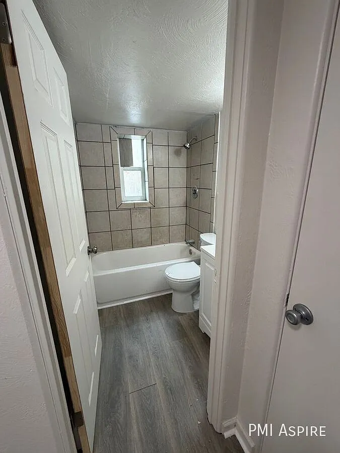 Spacious First Level 1 Bedroom, 1 Bath Apartment near Ruby Hill Park and easy access to Sante Fe ... — Photo 4