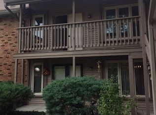 899 Clubhouse Dr, Ballwin, MO 63011