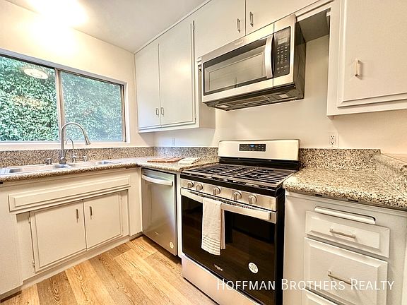 5th image of 1446 S Canfield Ave #5A