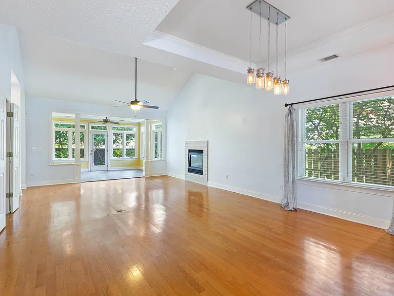 732 Lawton Harbor Dr — Photo 8