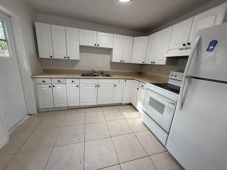 3705 SW 13th Ct #1-5 — Photo 2