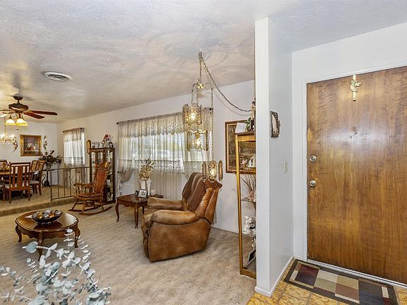 3rd image of 18016 Mauna Loa St