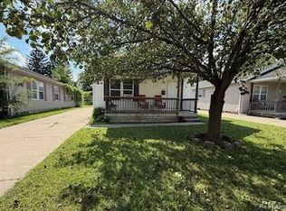 4028 Howe Rd, Wayne, MI 48184