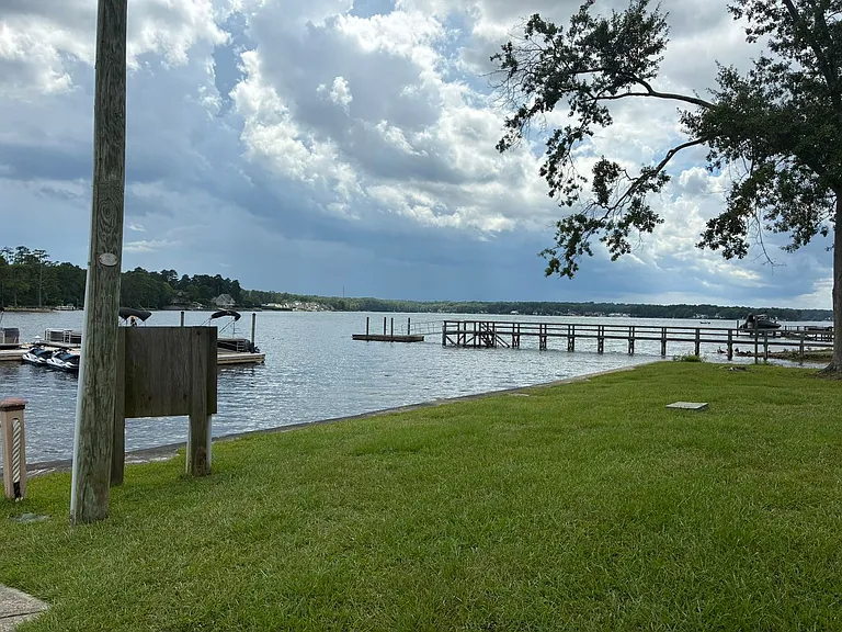 40 Boardwalk Ln — Photo 2