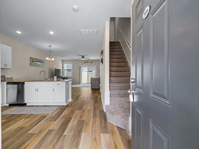 306 Starfish Ln — Photo 4