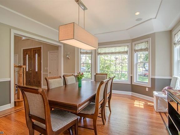 3rd image of 57 Speir Dr