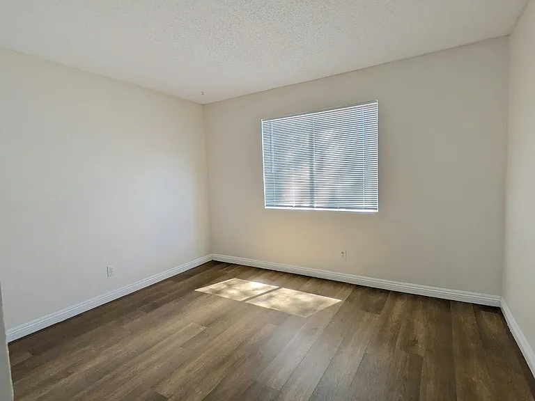 955 W Devonshire Ave #B — Photo 2