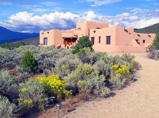 828 Espinoza Rd, Taos, NM 87571