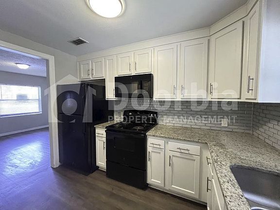 5th image of 1515 Palmdale St