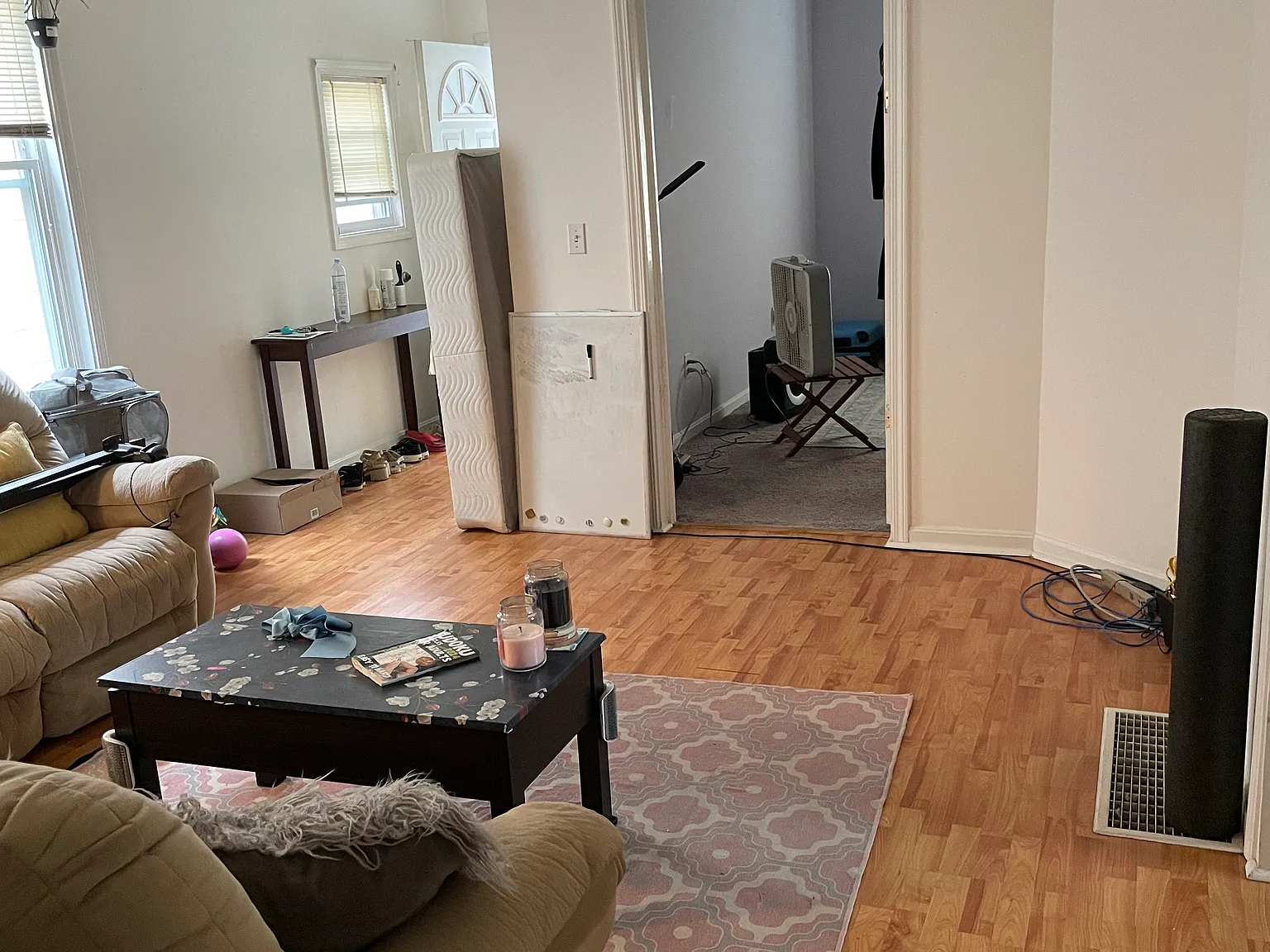 3 bed, 1000 sqft, $1,200 — Photo 2