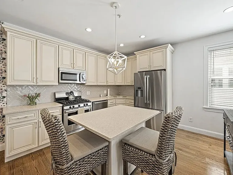 37 Coffey St #2 — Photo 10