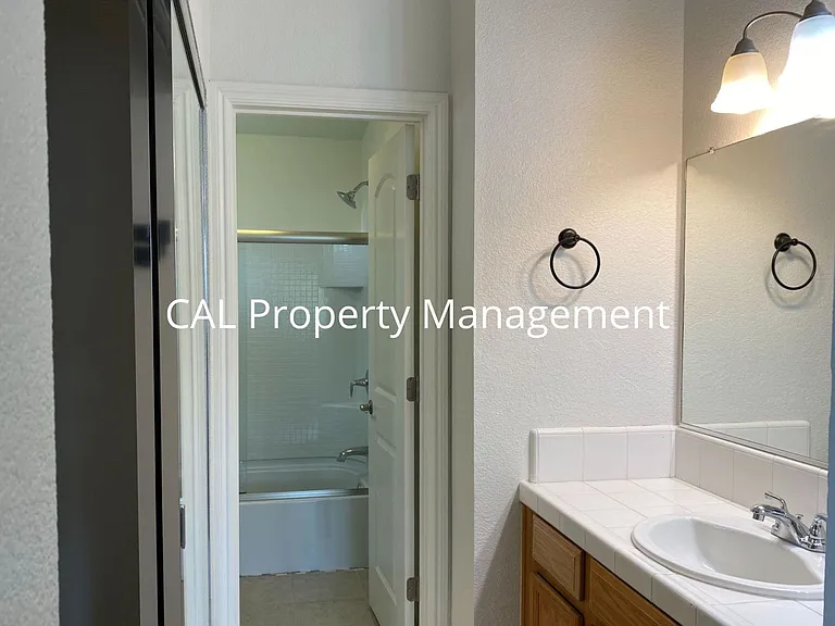 405 Tyler Pl #P — Photo 8