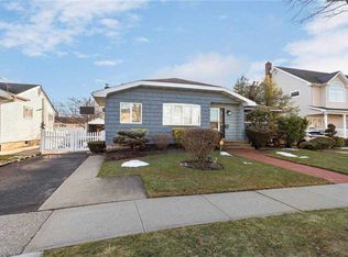 532 Larch Ln, East Meadow, NY 11554
