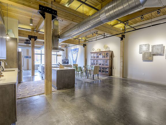 4th image of 210 W 5th St APT 209