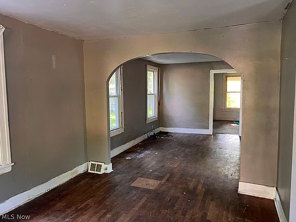 3rd image of 417 Courtland St