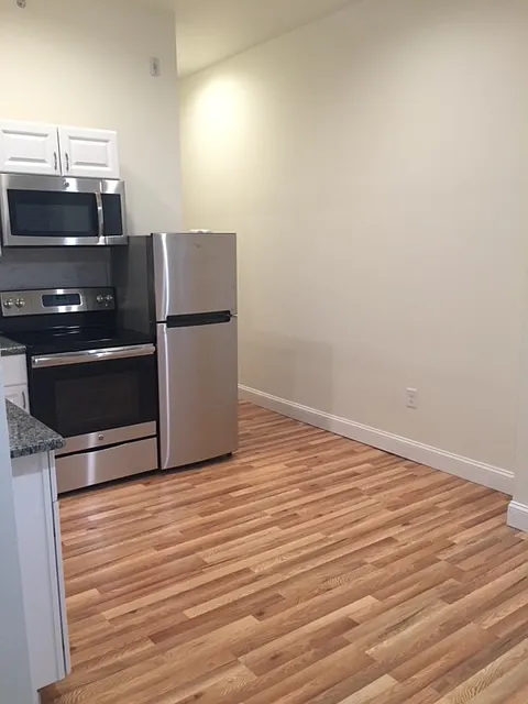 1 bed, 350 sqft, $1,550 — Photo 2