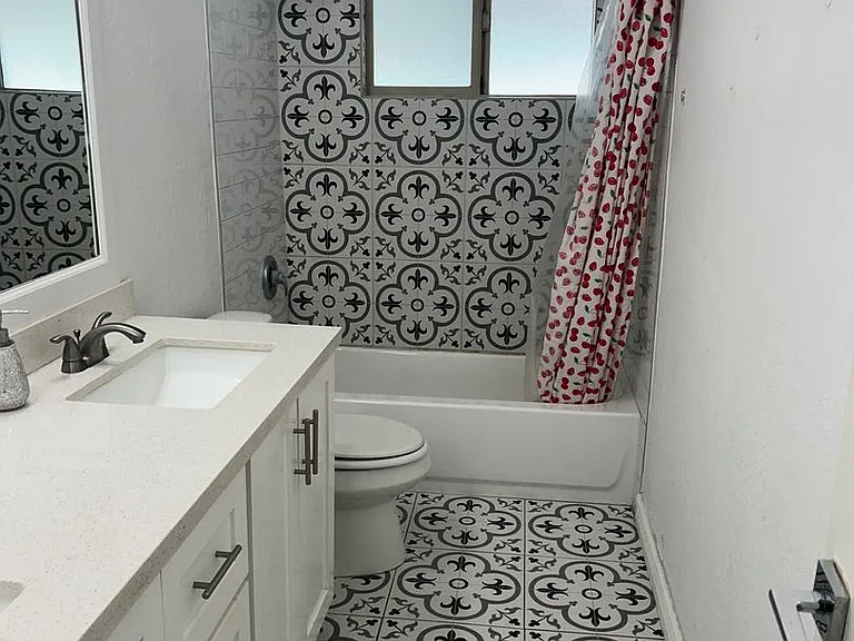 1415 W 7th St — Photo 12