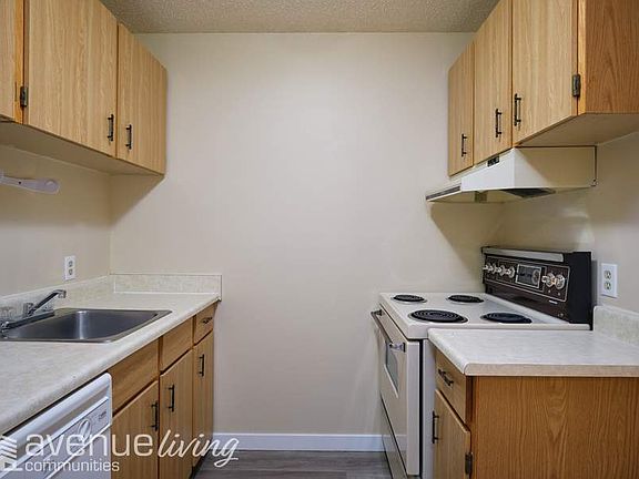 2nd image of 5 Russell Dr
