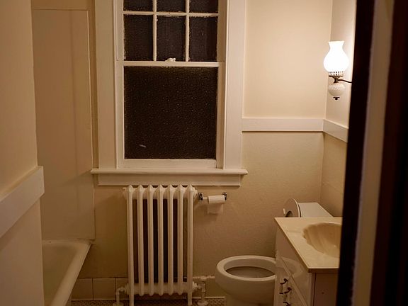 4th image of 64 Oak Ave