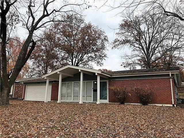 1st image of 870 Saddle Dr