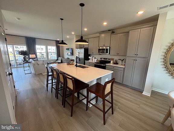 5th image of 2605 Grey Wolf Ln