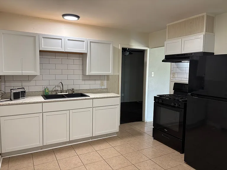 5018 Mary Diane Dr — Photo 2