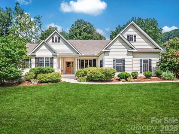 122 Twin Courts Dr, Weaverville, NC 28787
