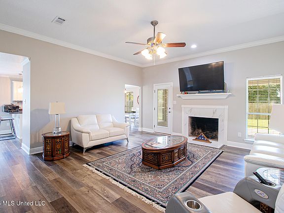 3rd image of 6705 Southwind Dr