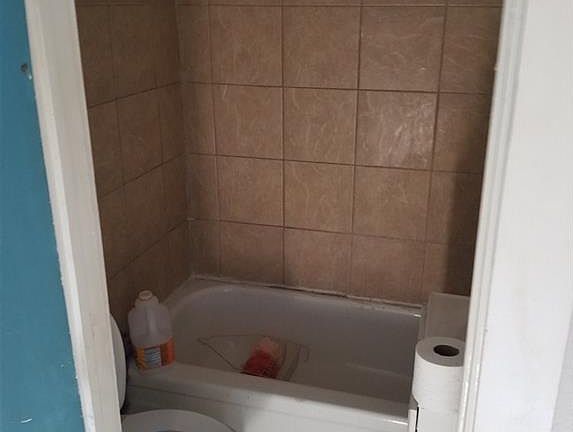 5th image of 5211 Bonnell Ave