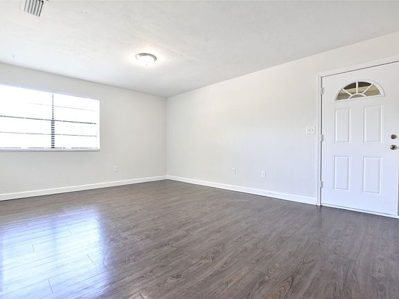 3rd image of 1923 SW 14th Ter #8741233
