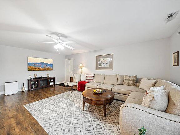 4th image of 4301 Sunridge Dr APT E