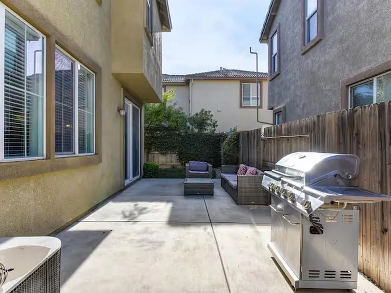 390 Caravaggio Cir — Photo 57