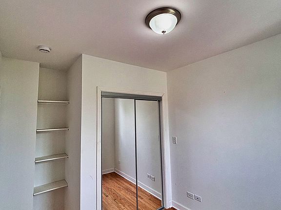 5th image of 1627 W Superior St #3F