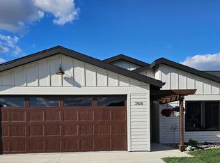 3924 Dorothys Ln, Spirit Lake, IA 51360