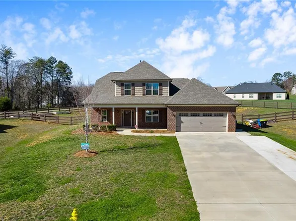 115 Westmount Ct, Clemmons, NC 27012