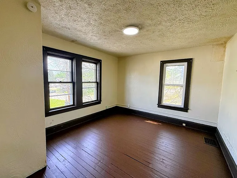 2048 2nd St NE — Photo 16