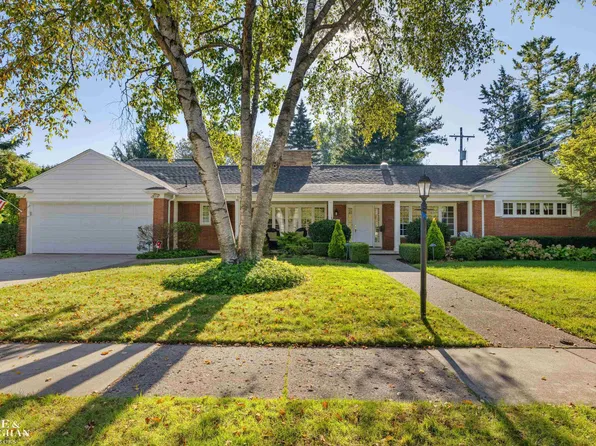 216 Ridge Rd, Grosse Pointe Farms, MI 48236